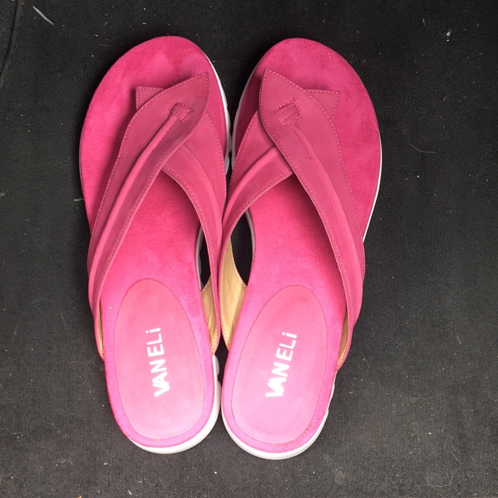 Vaneli fushia/pink flip flops 8 narrow